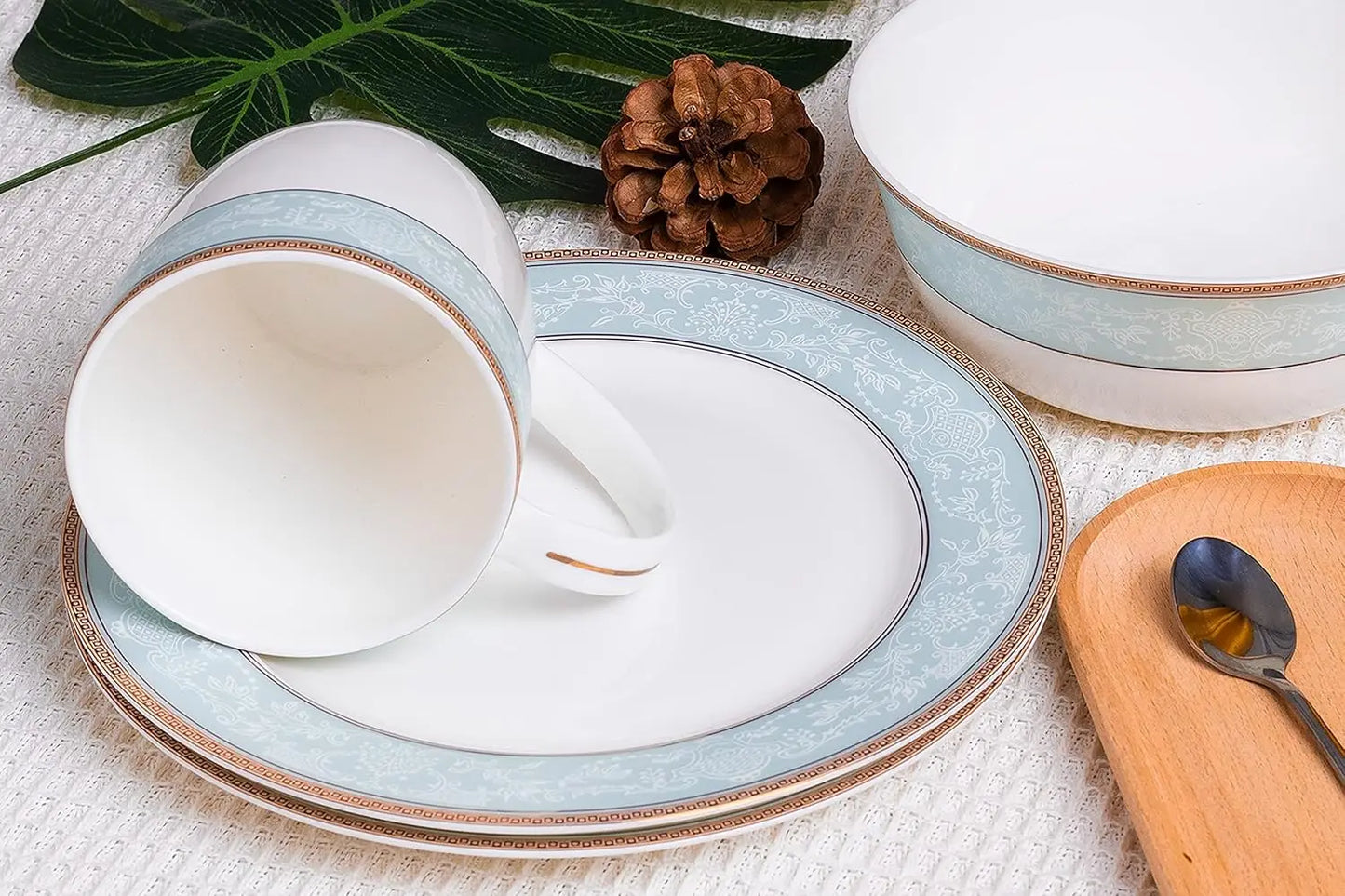Fine Bone China Dinnerware Set 16 Pcs
